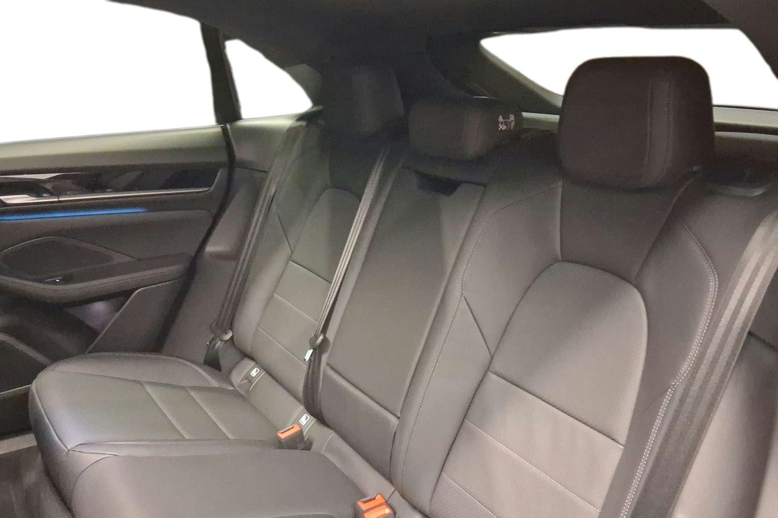 musta Porsche Macan 2026 kuva 8.