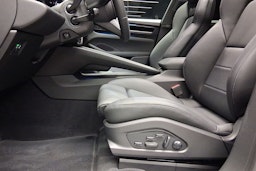 musta Porsche Macan 2026 kuva 12.