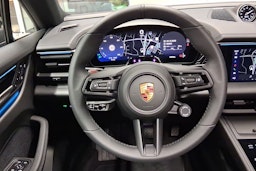 musta Porsche Macan 2026 kuva 14.