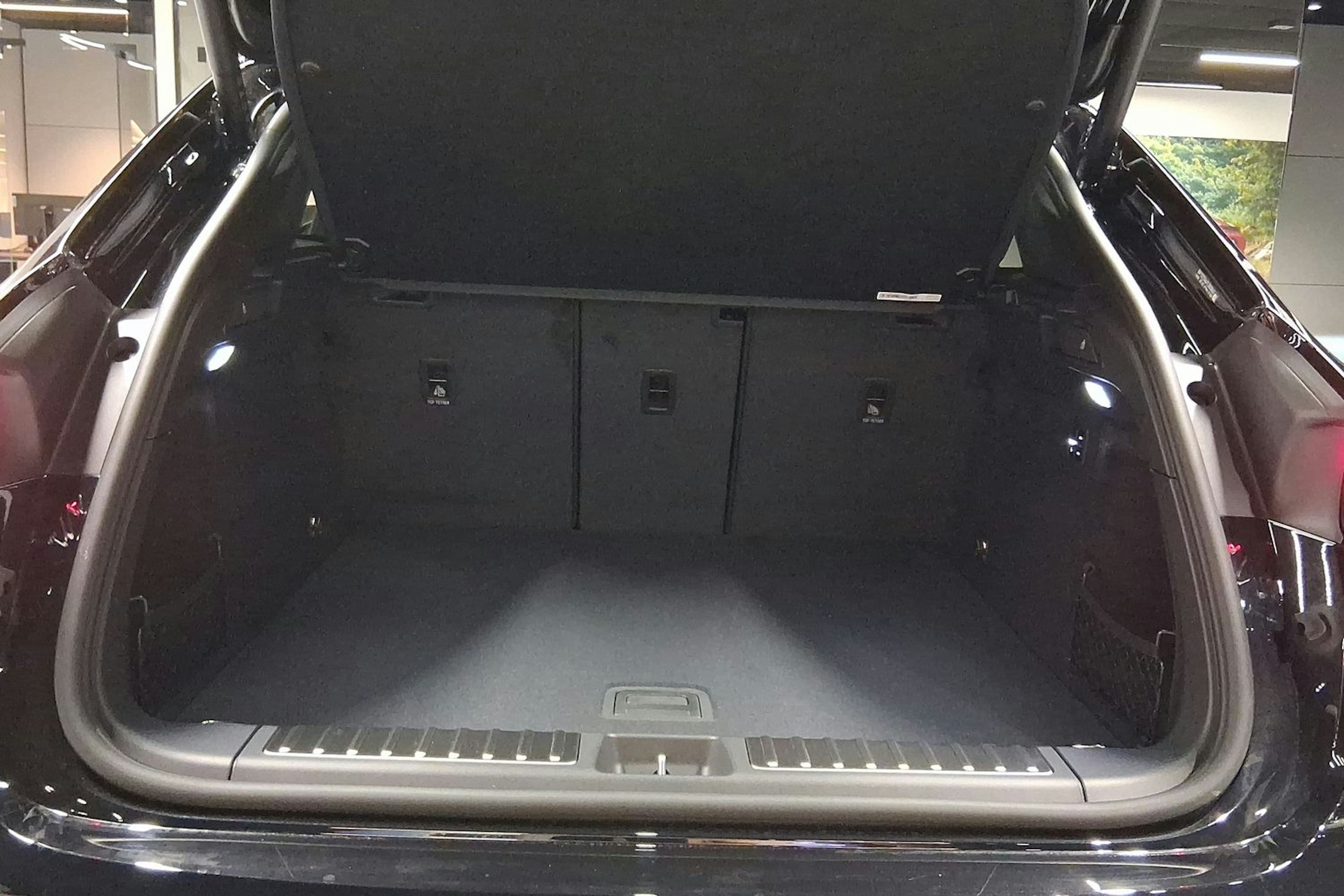 musta Porsche Macan 2026 kuva 19.