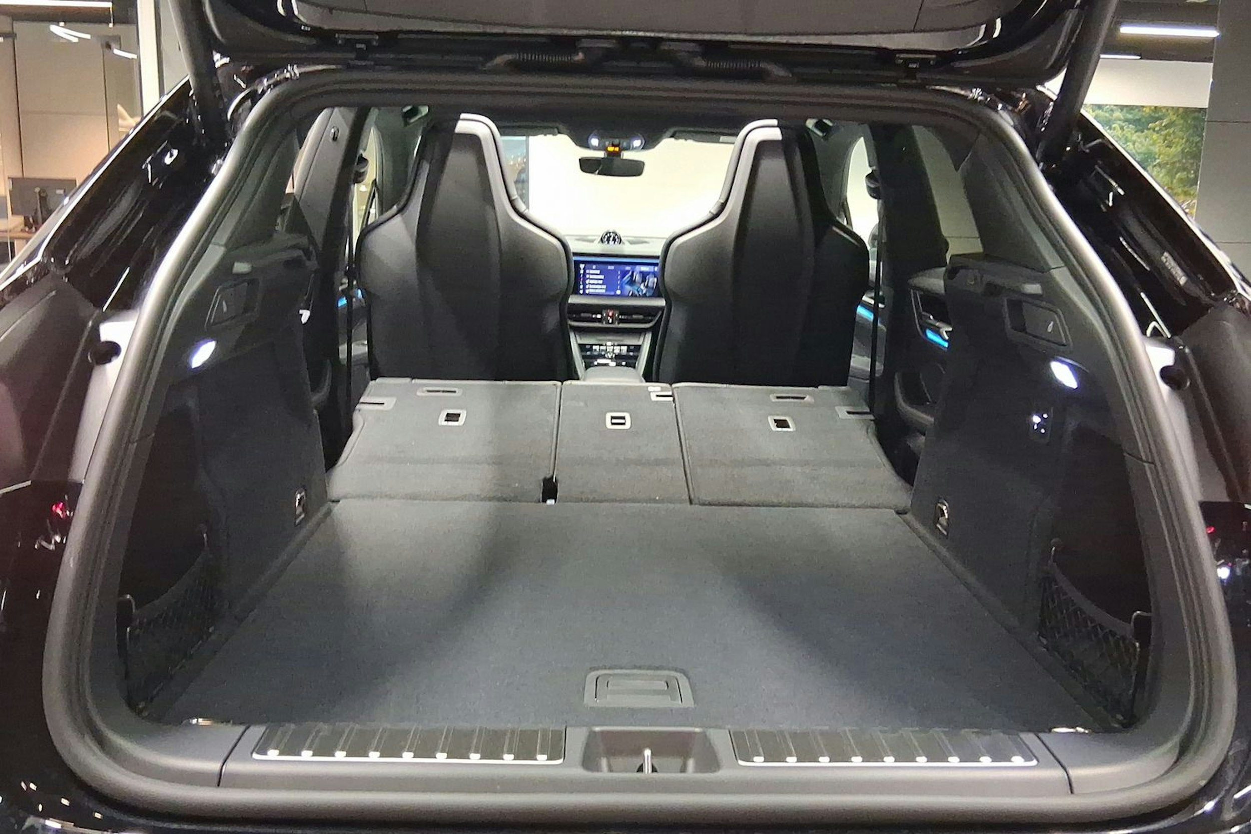 musta Porsche Macan 2026 kuva 20.