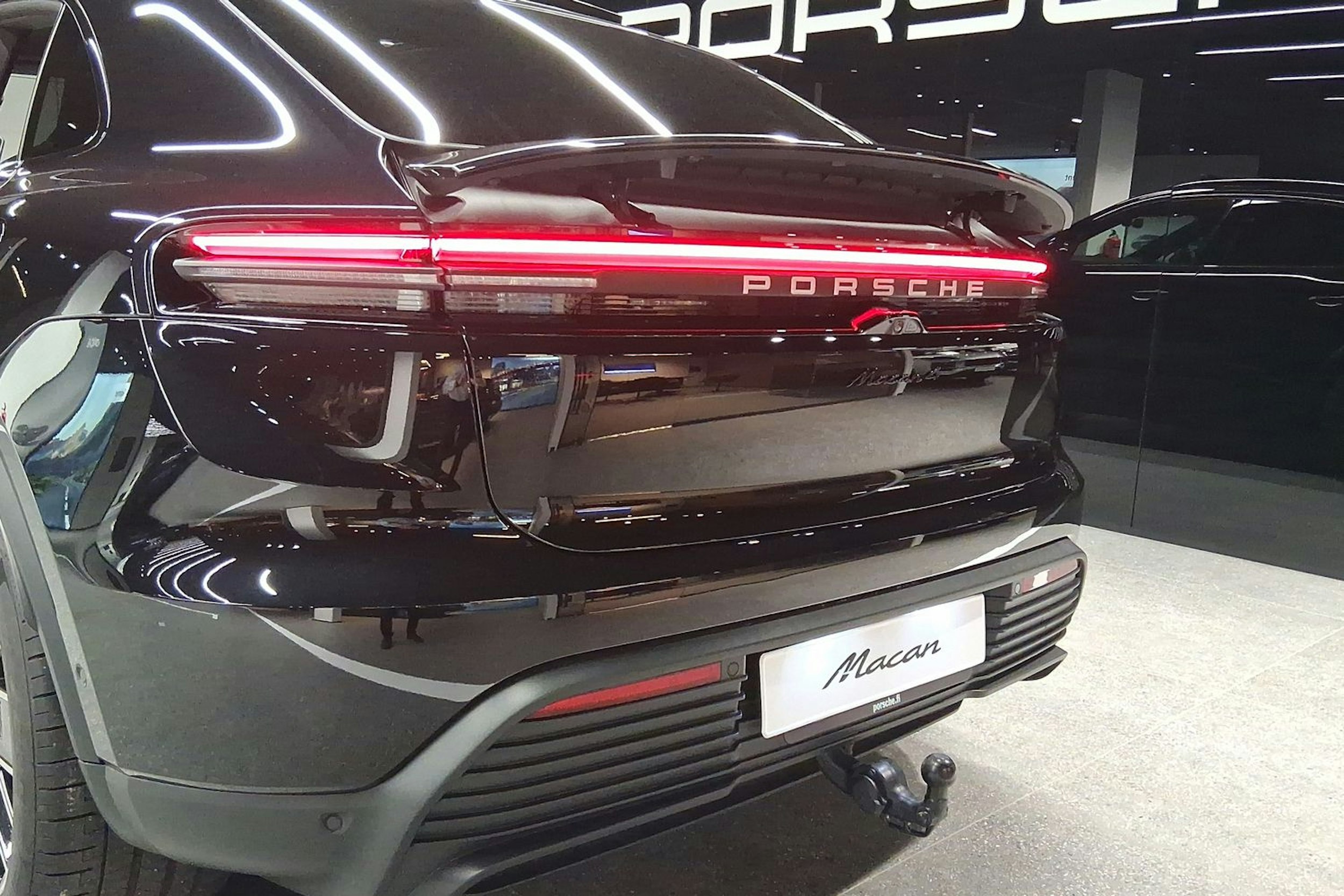 musta Porsche Macan 2026 kuva 22.