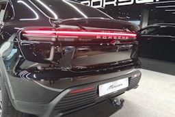 musta Porsche Macan 2026 kuva 22.