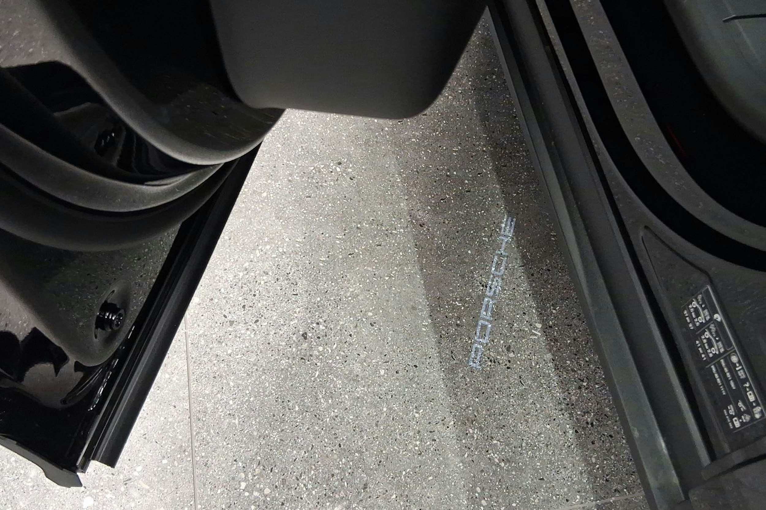 musta Porsche Macan 2026 kuva 23.