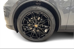 harmaa Porsche Macan 2026 kuva 9.