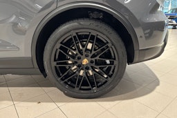 harmaa Porsche Macan 2026 kuva 10.