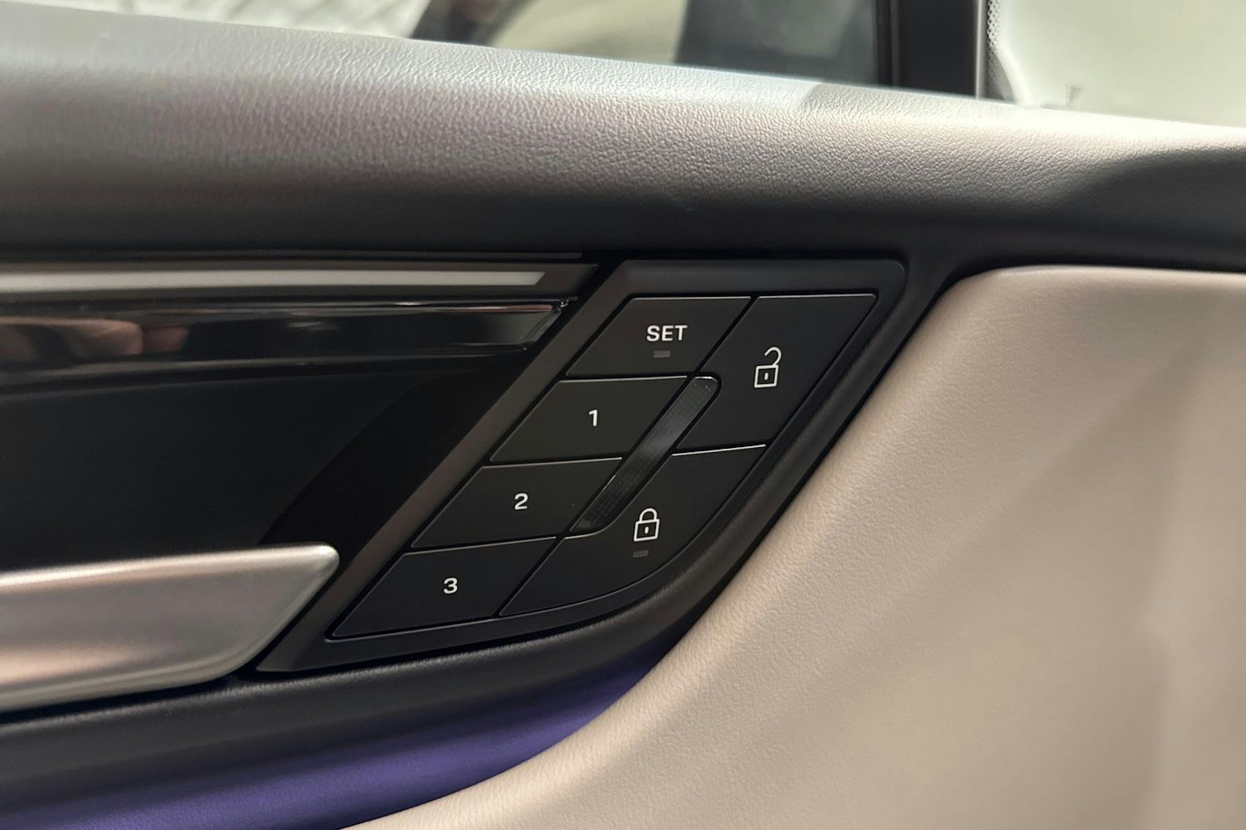 harmaa Porsche Macan 2026 kuva 13.