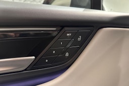 harmaa Porsche Macan 2026 kuva 13.