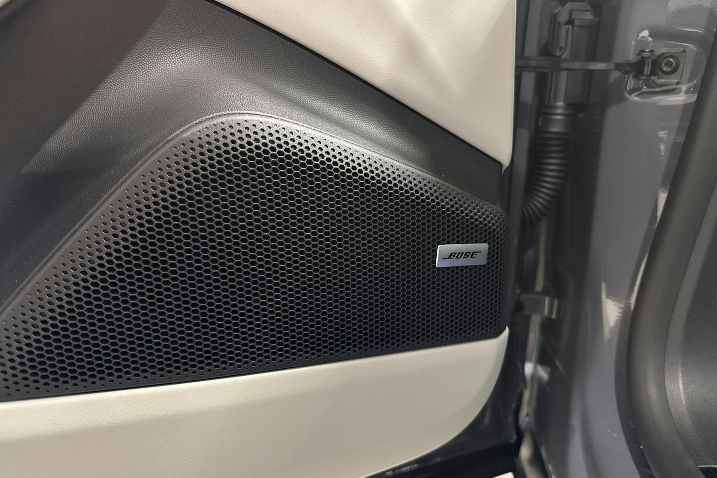 harmaa Porsche Macan 2026 kuva 14.