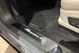 harmaa Porsche Macan 2026 kuva 16.