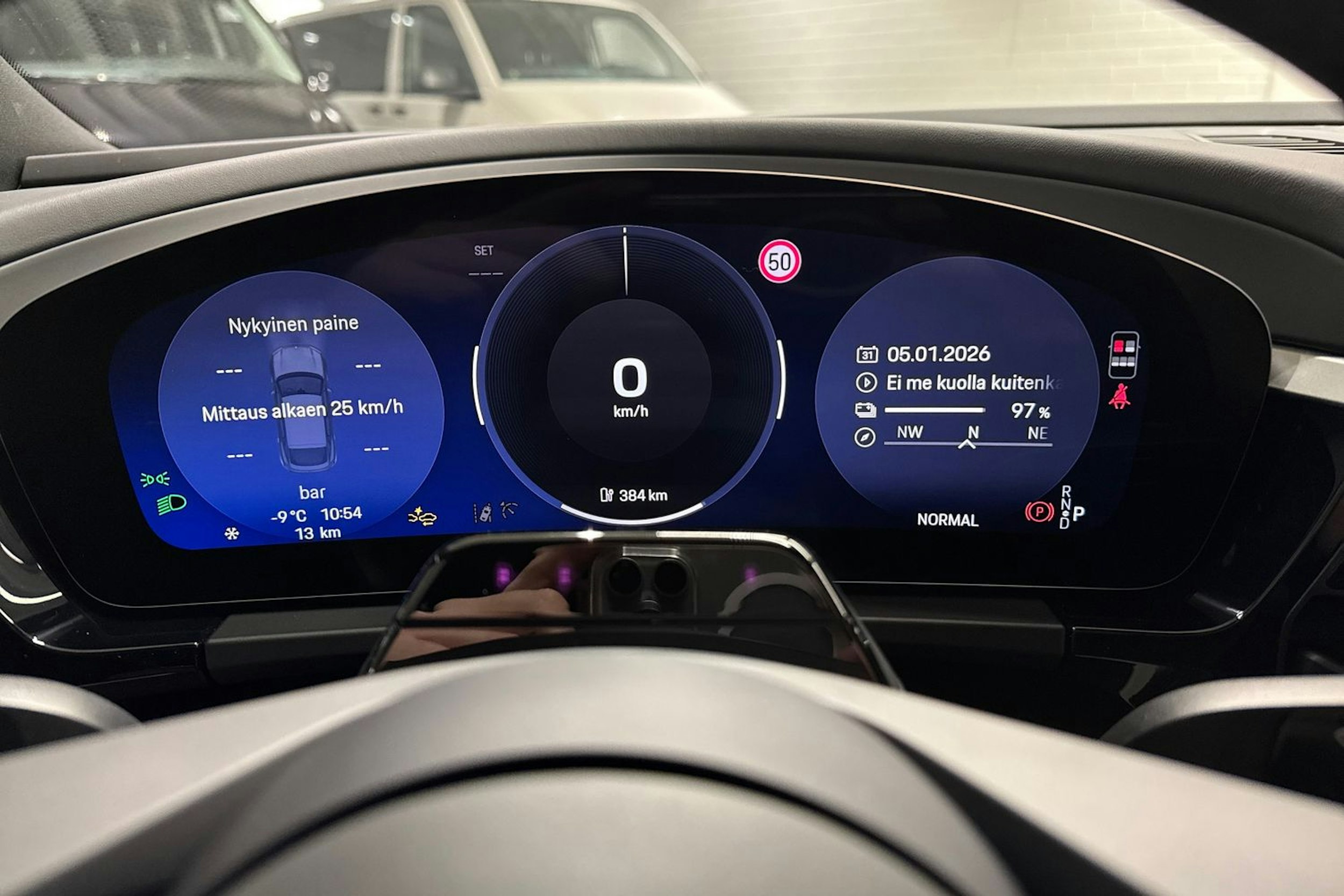 harmaa Porsche Macan 2026 kuva 18.