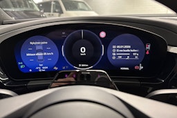 harmaa Porsche Macan 2026 kuva 18.