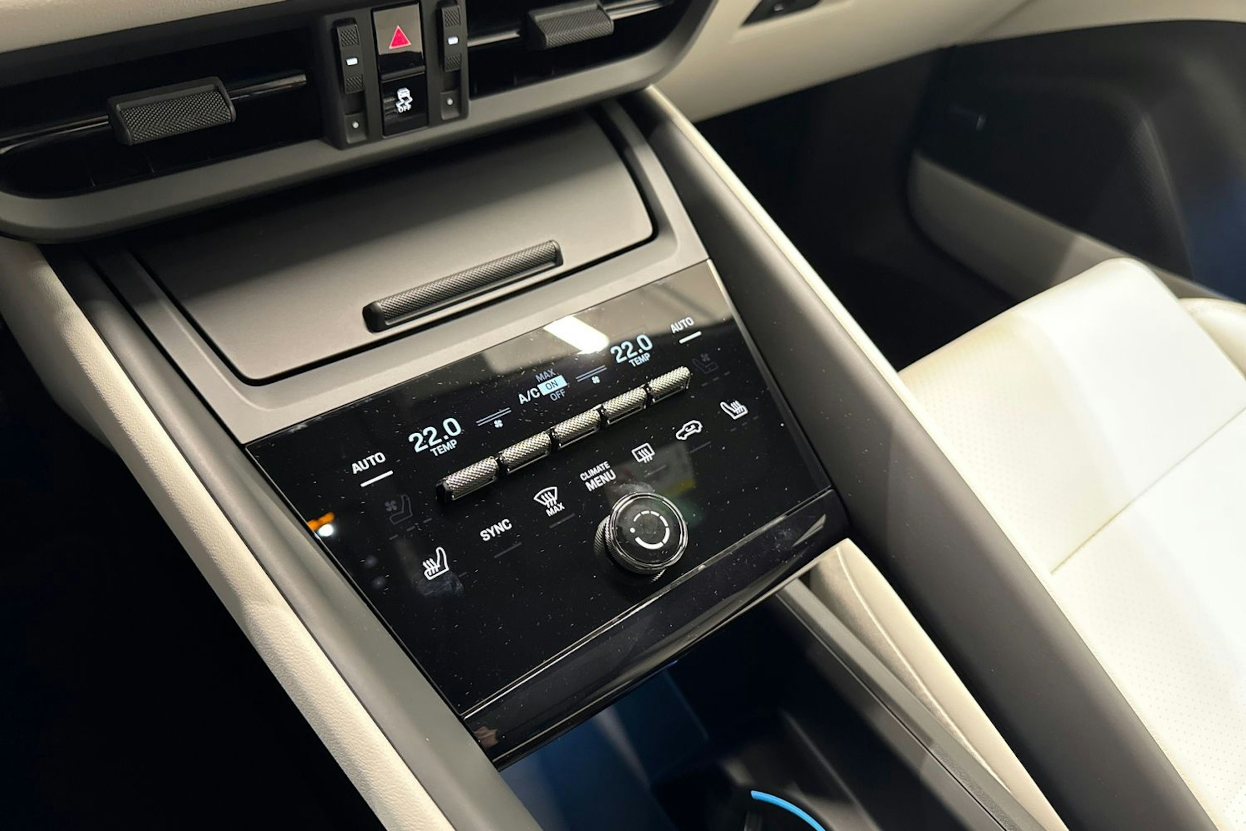 harmaa Porsche Macan 2026 kuva 20.