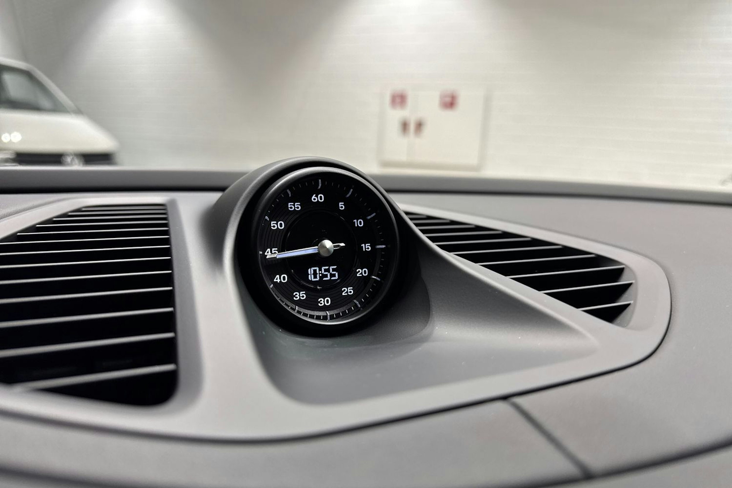 harmaa Porsche Macan 2026 kuva 22.