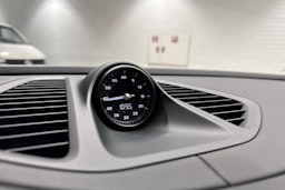 harmaa Porsche Macan 2026 kuva 22.