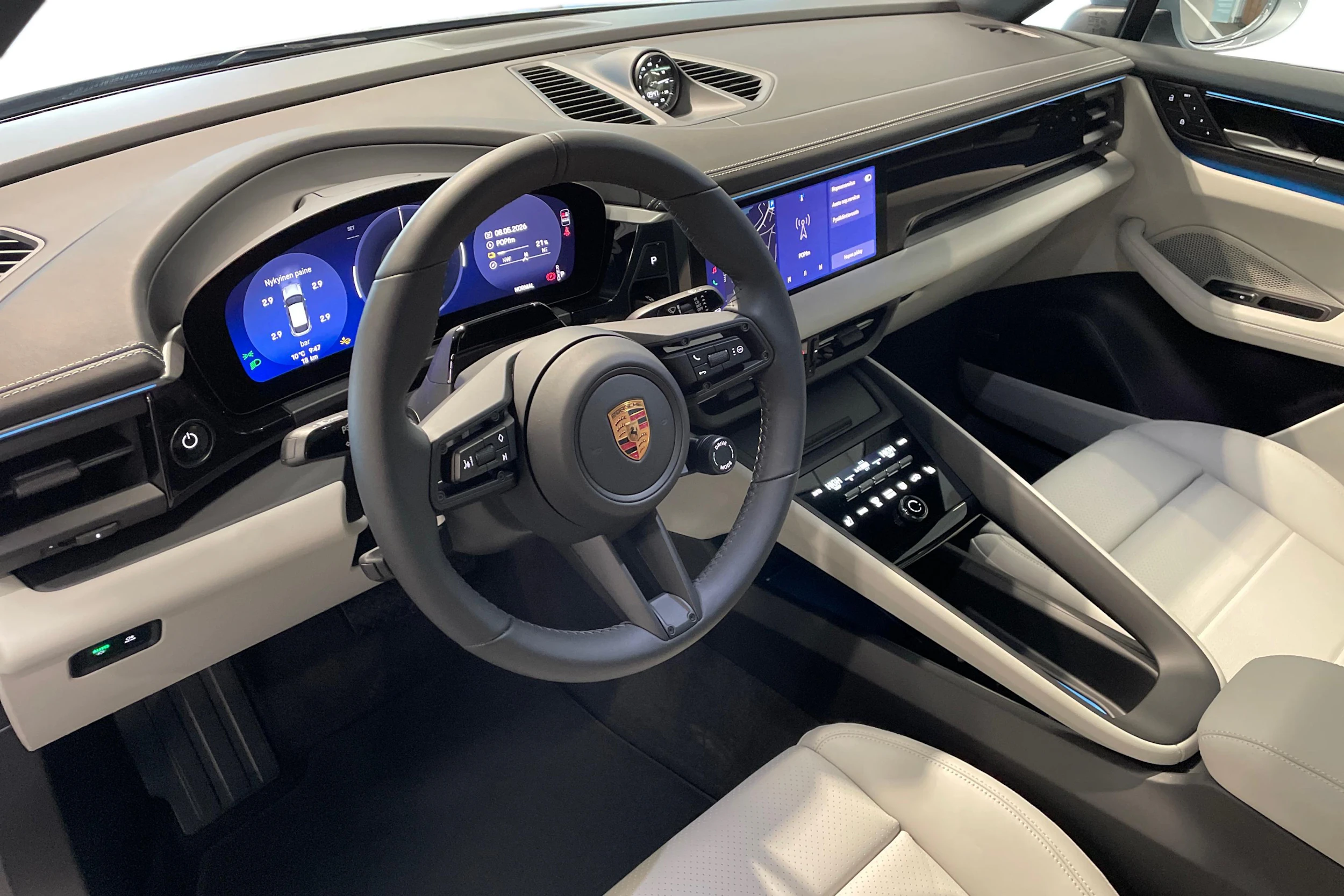 harmaa Porsche Macan 2026 kuva 6.