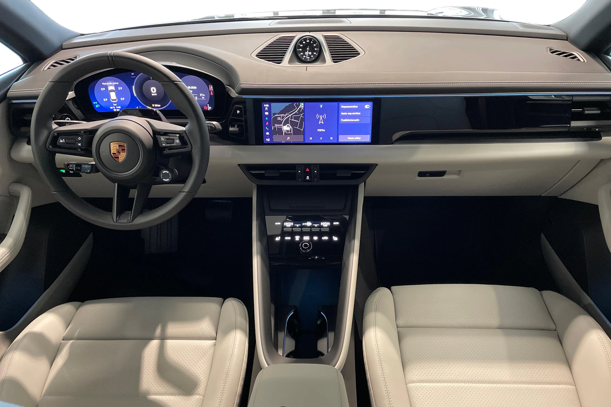harmaa Porsche Macan 2026 kuva 7.