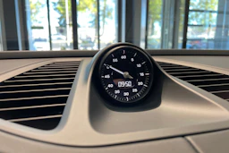 harmaa Porsche Macan 2026 kuva 16.