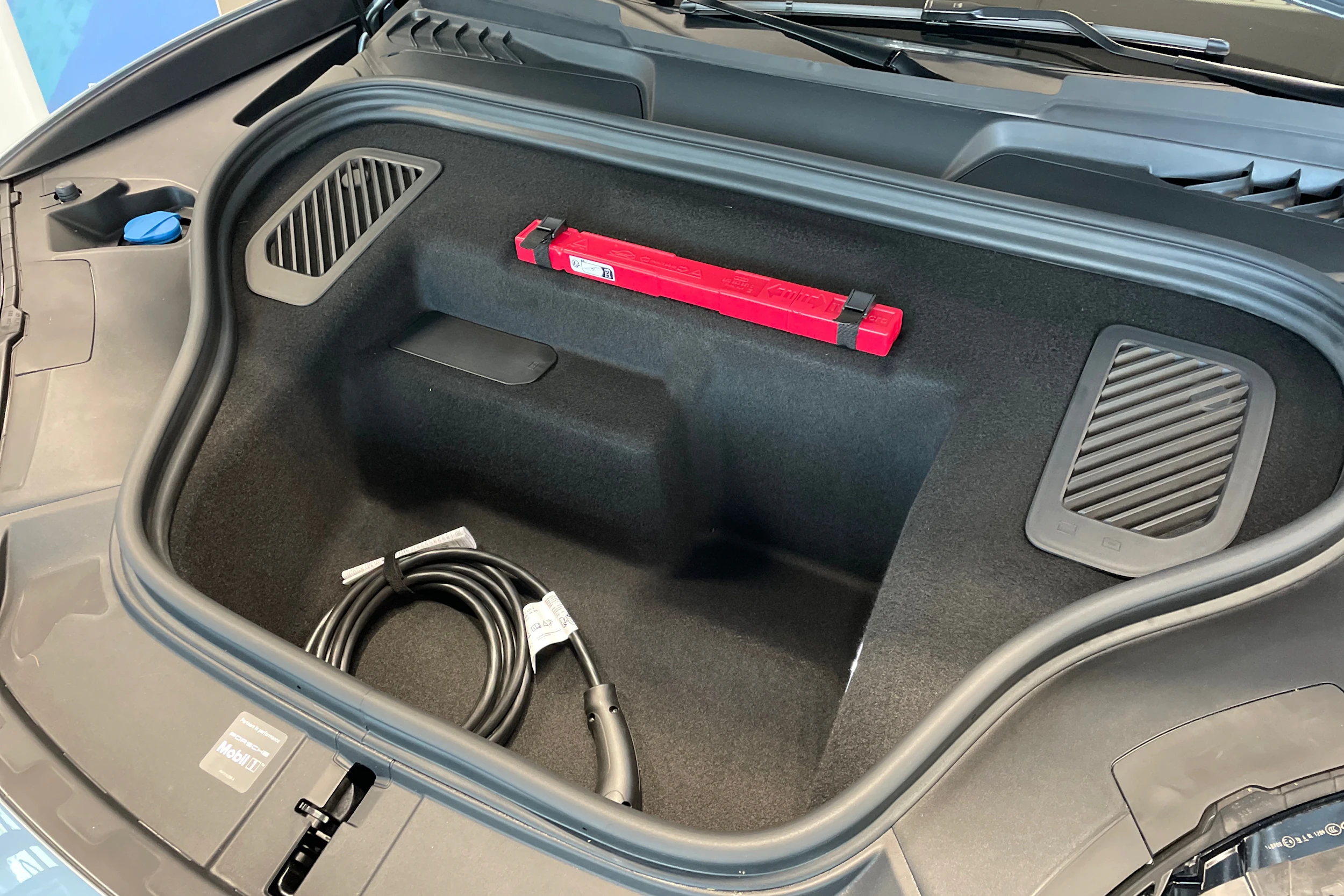 harmaa Porsche Macan 2026 kuva 20.