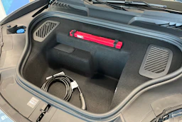 harmaa Porsche Macan 2026 kuva 20.