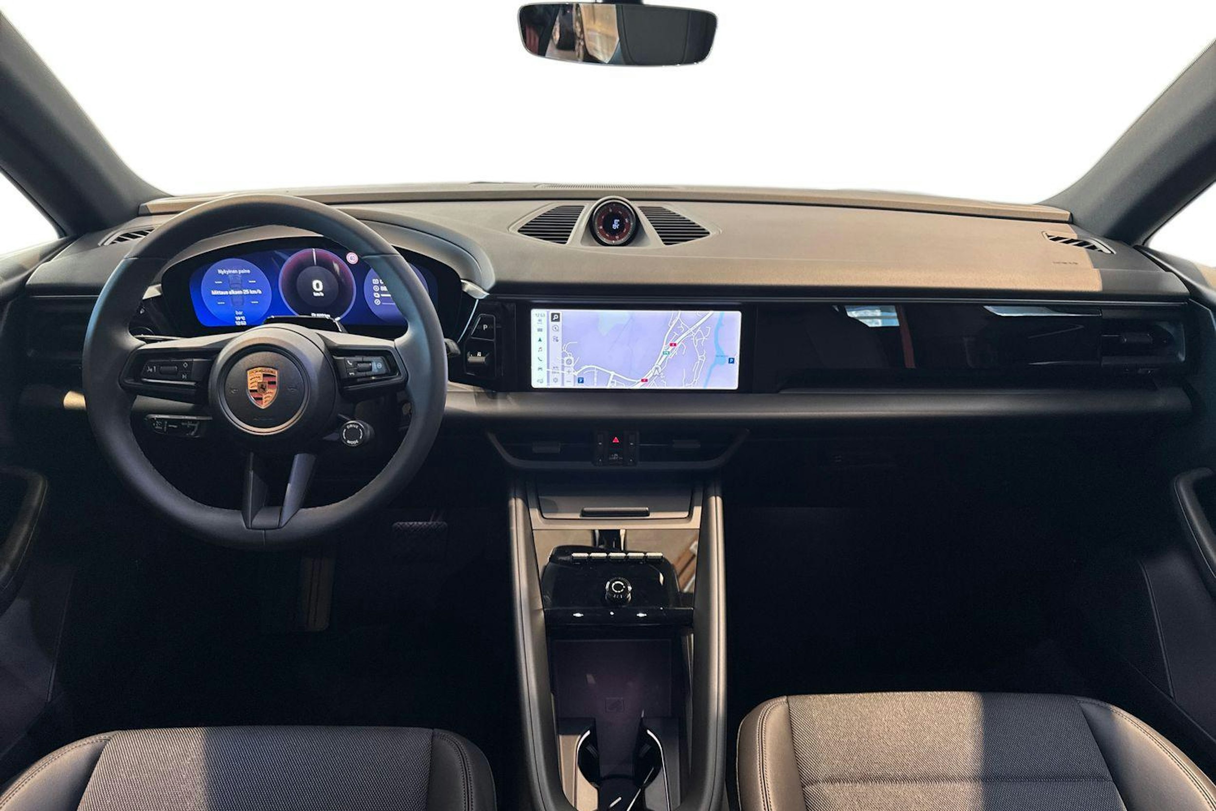 met. musta Porsche Macan 2026 kuva 7.