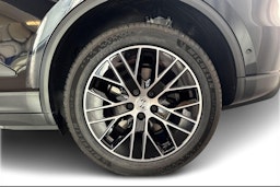 met. musta Porsche Macan 2026 kuva 9.