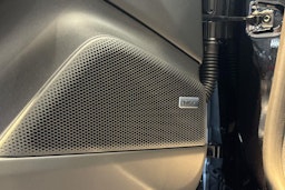 met. musta Porsche Macan 2026 kuva 11.