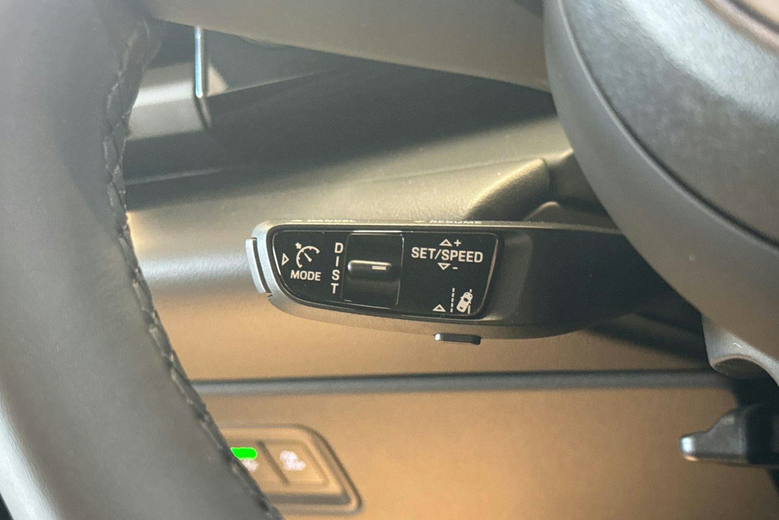 met. musta Porsche Macan 2026 kuva 13.