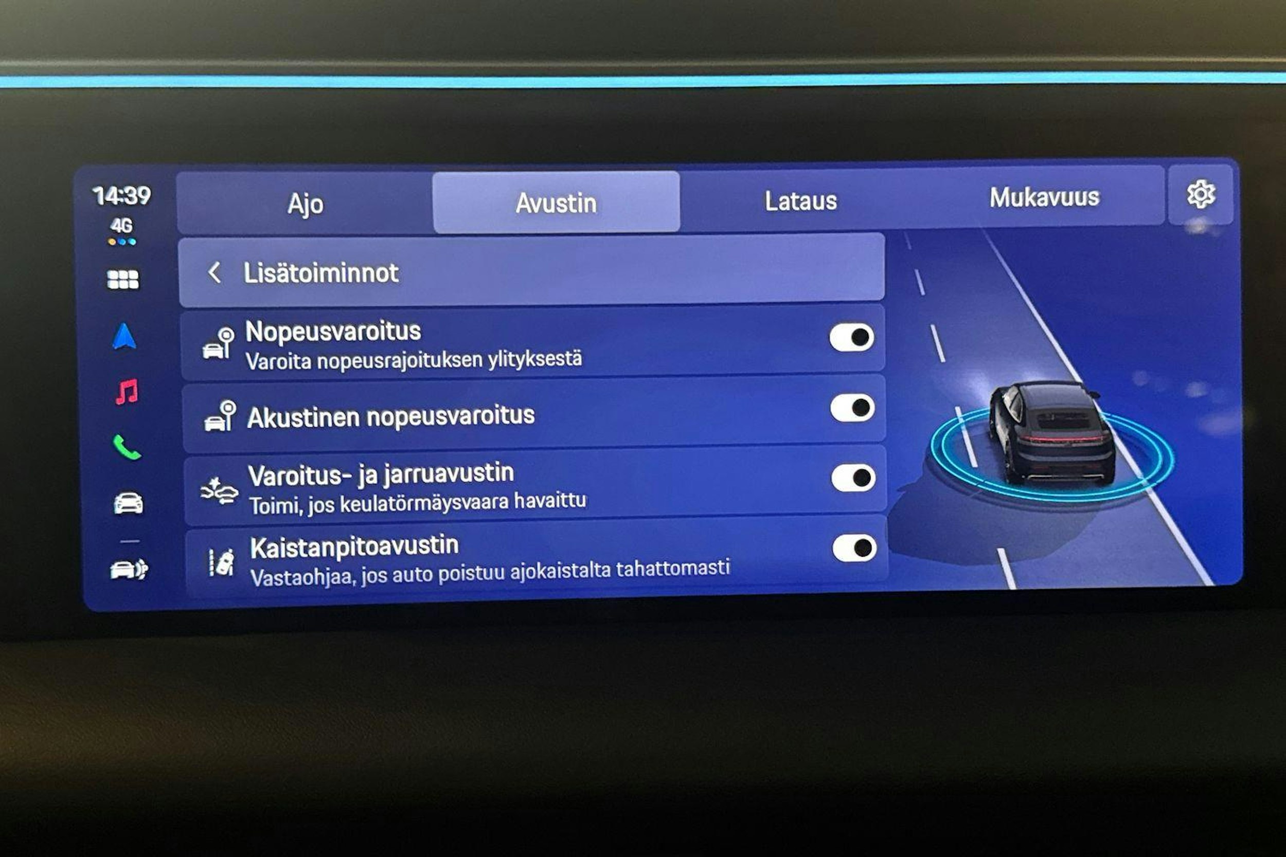 met. musta Porsche Macan 2026 kuva 18.