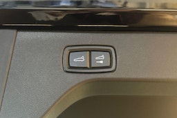 met. musta Porsche Macan 2026 kuva 25.