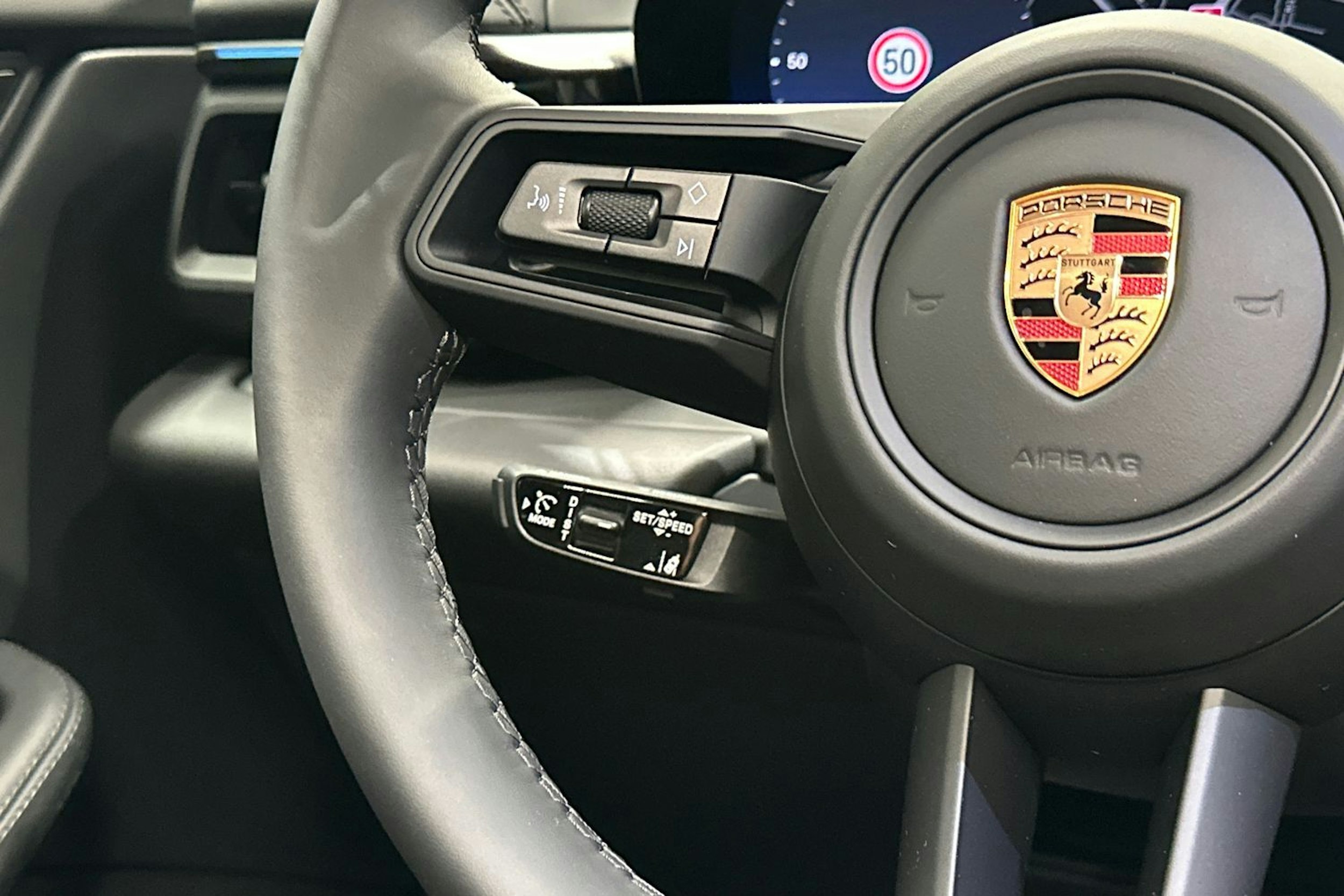 harmaa Porsche Macan 2026 kuva 12.