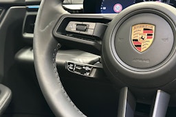 harmaa Porsche Macan 2026 kuva 12.