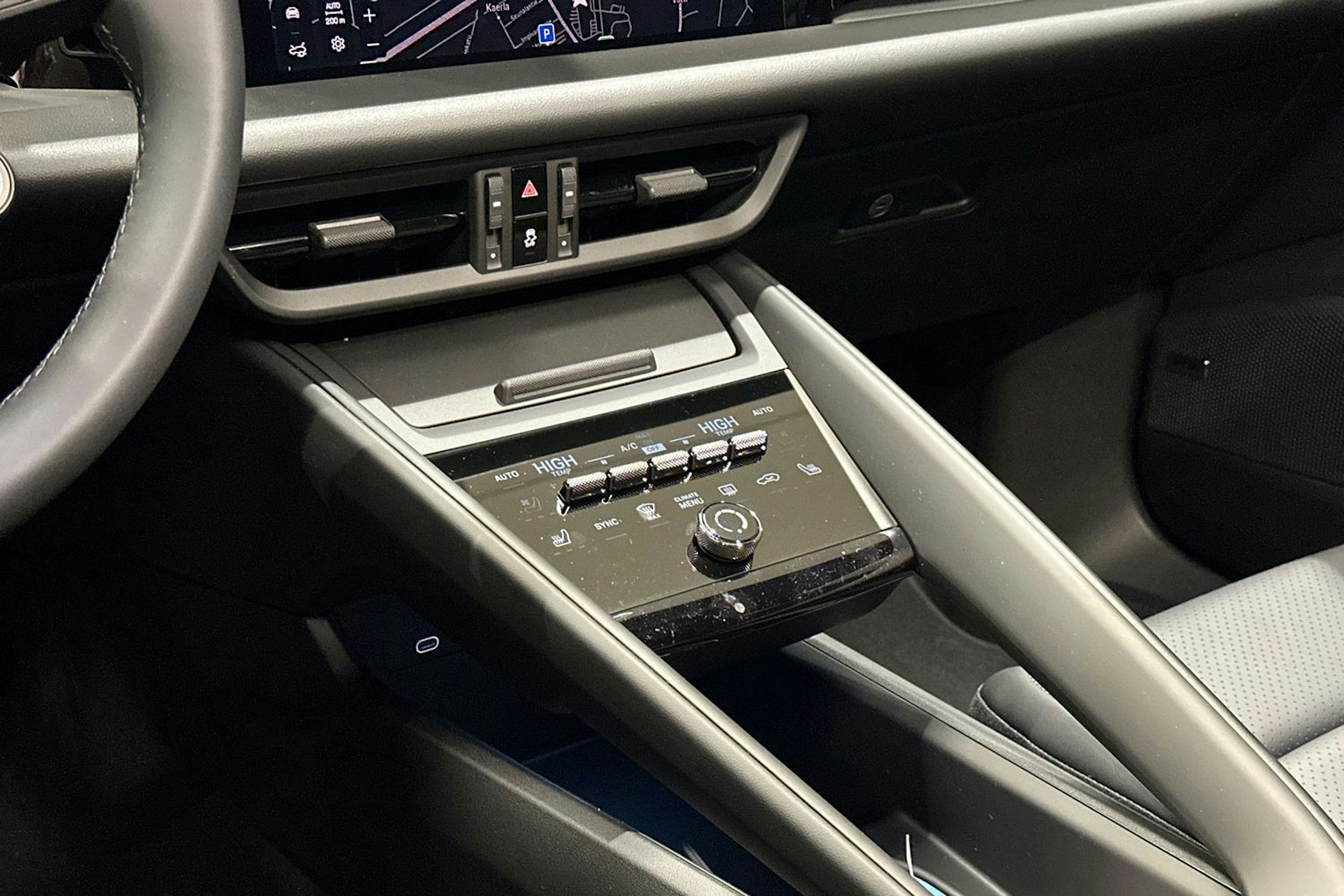 harmaa Porsche Macan 2026 kuva 15.