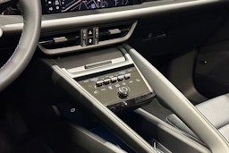 harmaa Porsche Macan 2026 kuva 15.