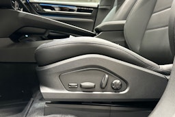 harmaa Porsche Macan 2026 kuva 16.