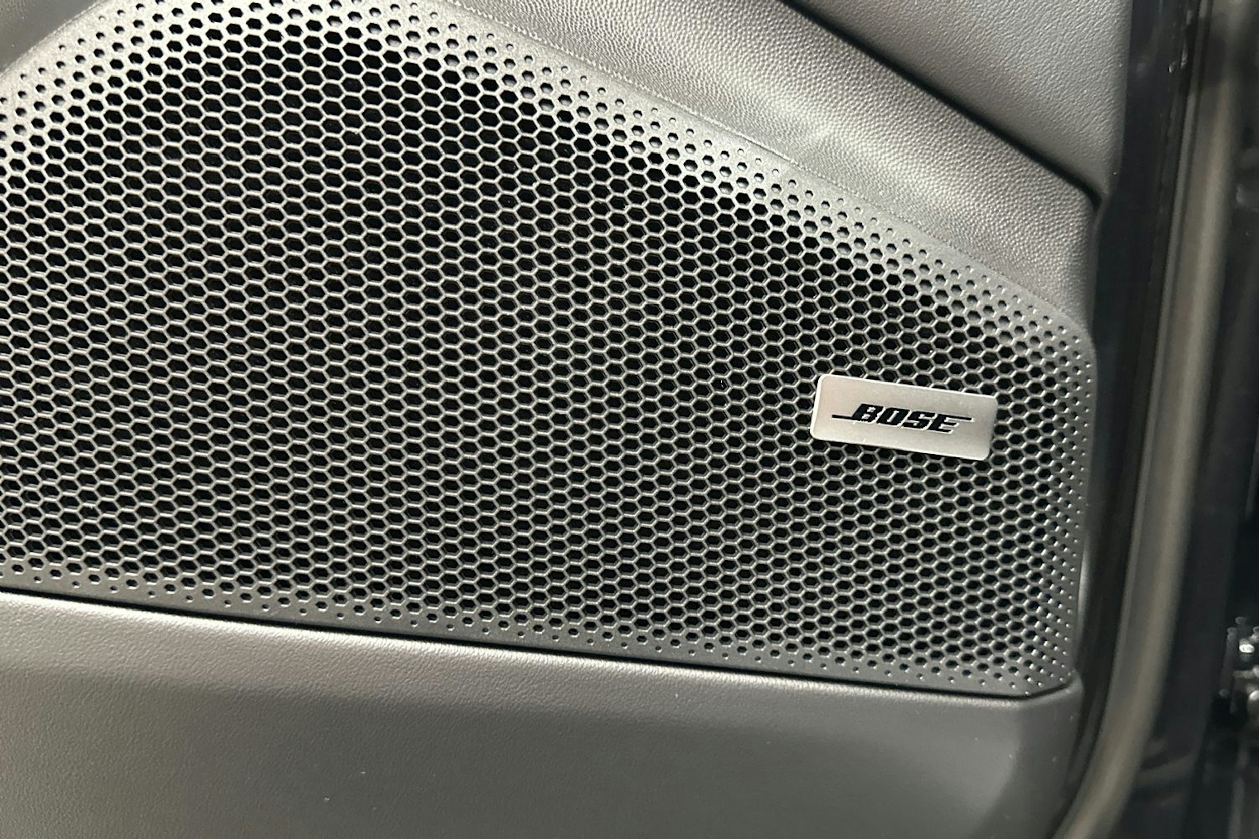 harmaa Porsche Macan 2026 kuva 19.