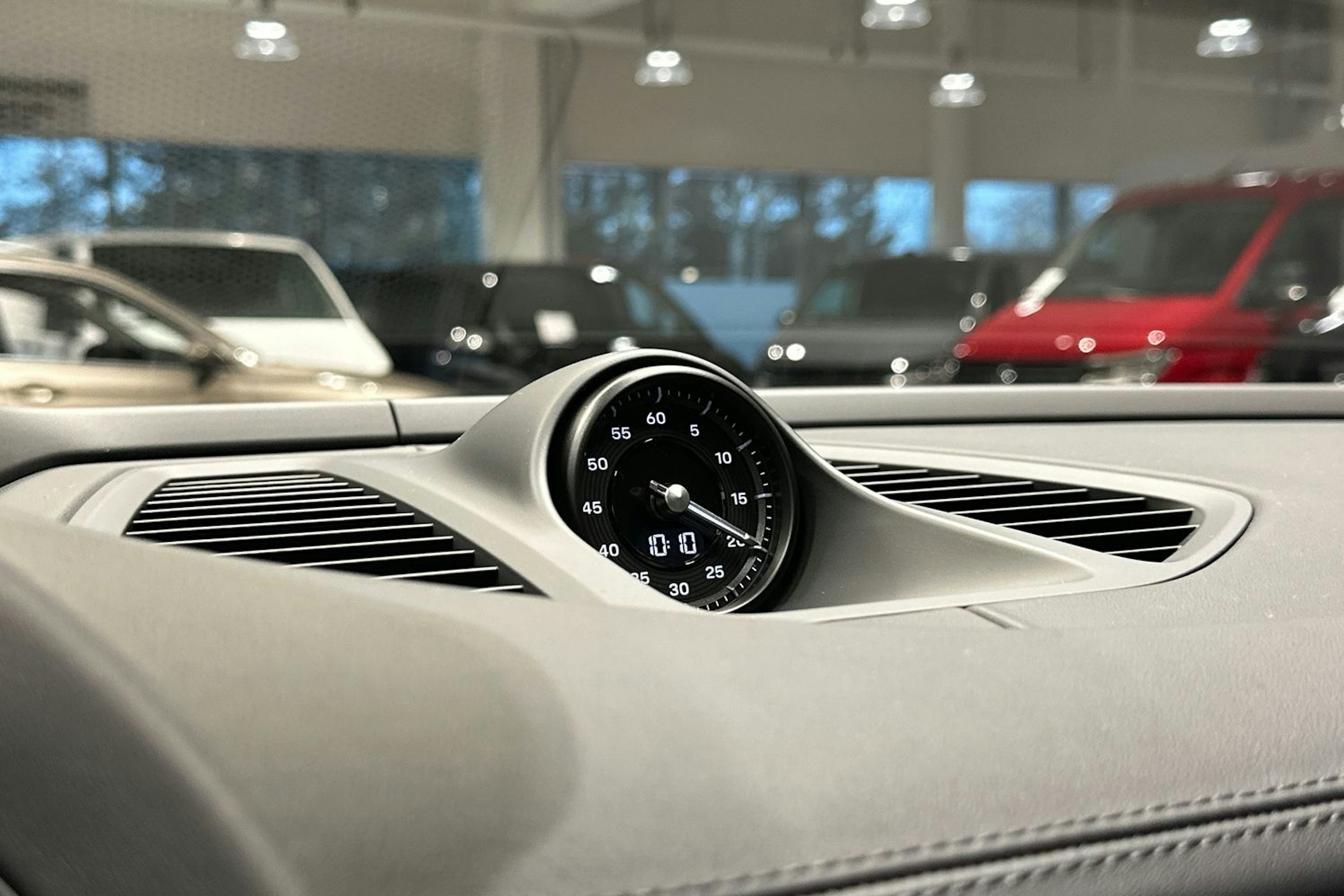 harmaa Porsche Macan 2026 kuva 20.