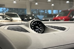 harmaa Porsche Macan 2026 kuva 20.