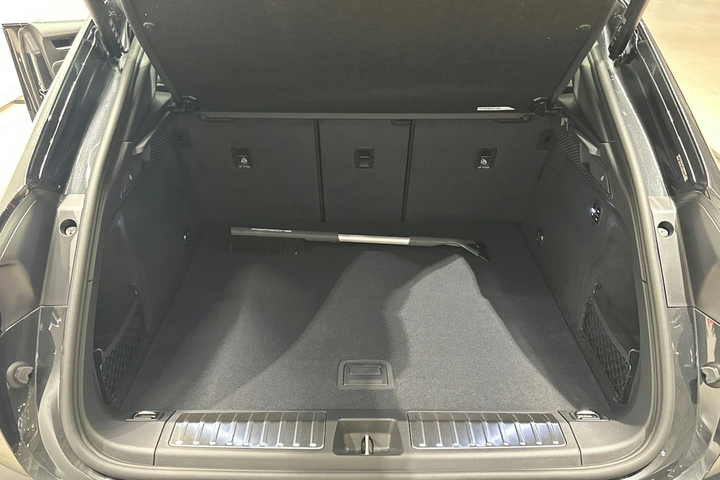 harmaa Porsche Macan 2026 kuva 27.