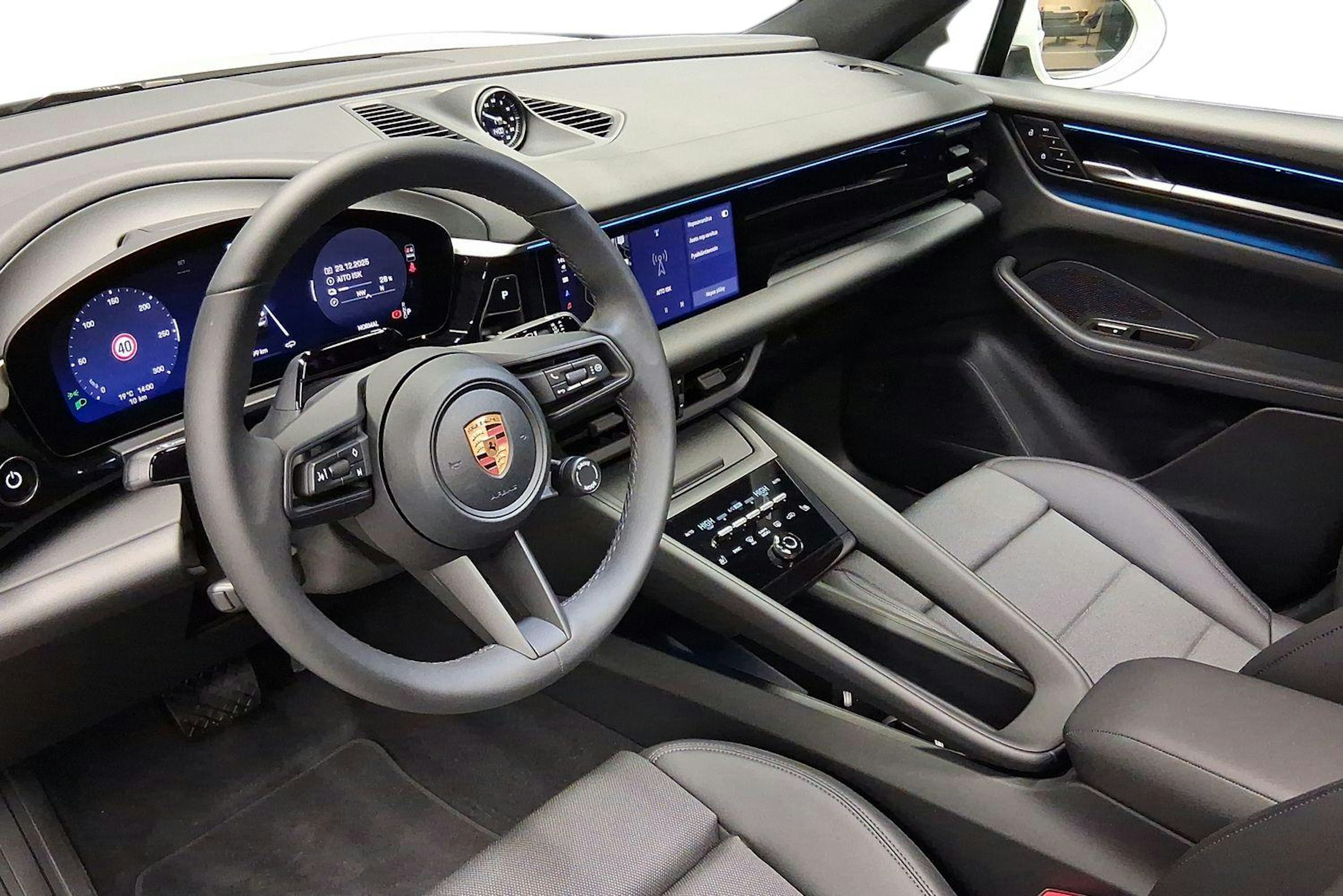 valkoinen Porsche Macan 2026 kuva 6.