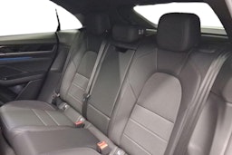 valkoinen Porsche Macan 2026 kuva 8.