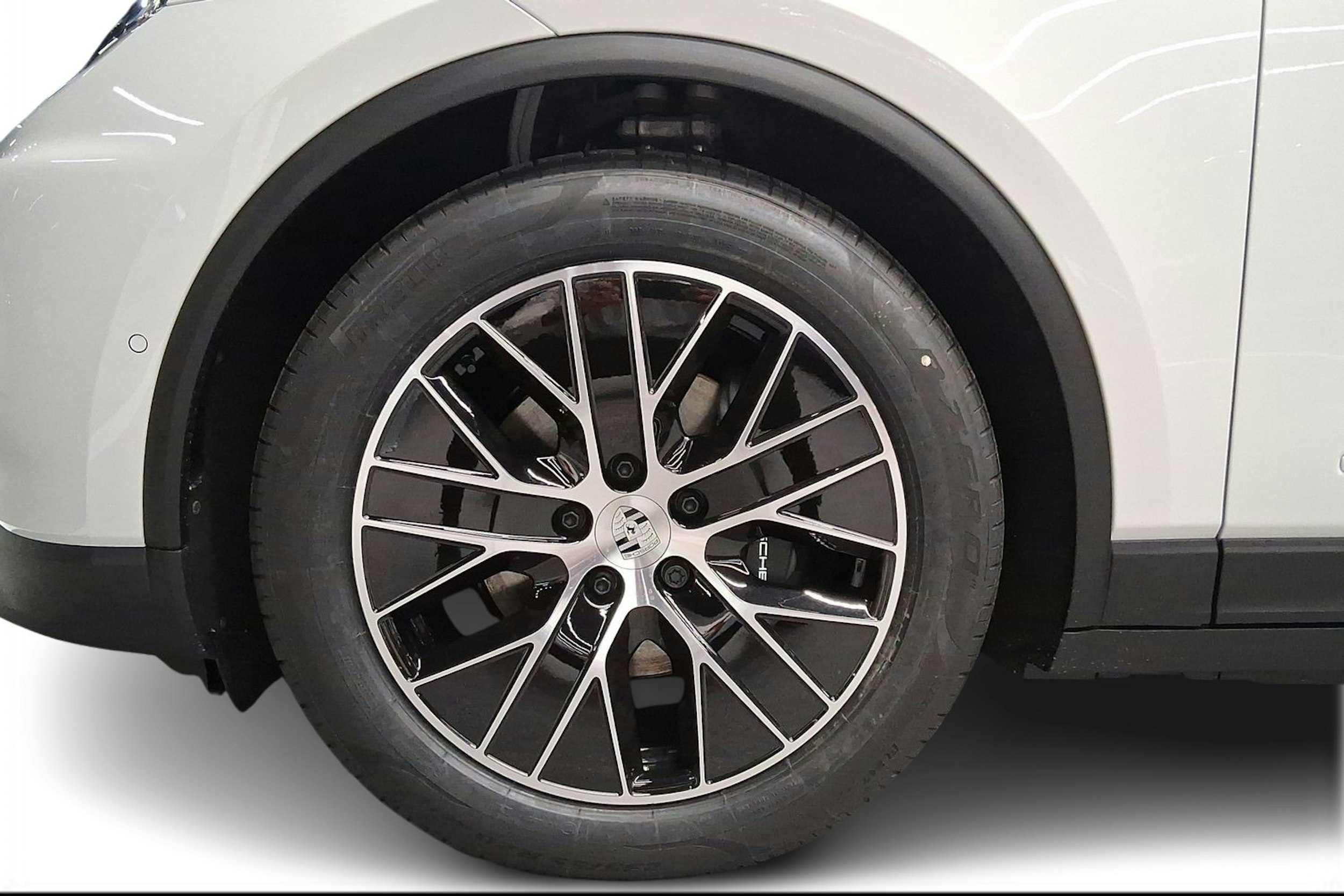 valkoinen Porsche Macan 2026 kuva 9.