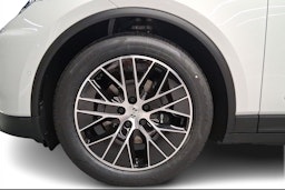 valkoinen Porsche Macan 2026 kuva 9.