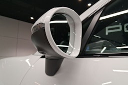 valkoinen Porsche Macan 2026 kuva 10.