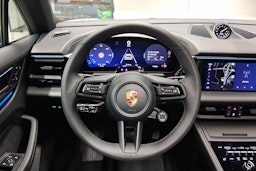 valkoinen Porsche Macan 2026 kuva 14.