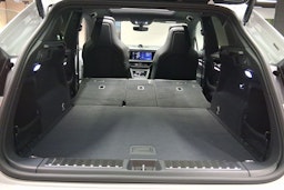 valkoinen Porsche Macan 2026 kuva 20.