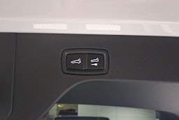 valkoinen Porsche Macan 2026 kuva 21.