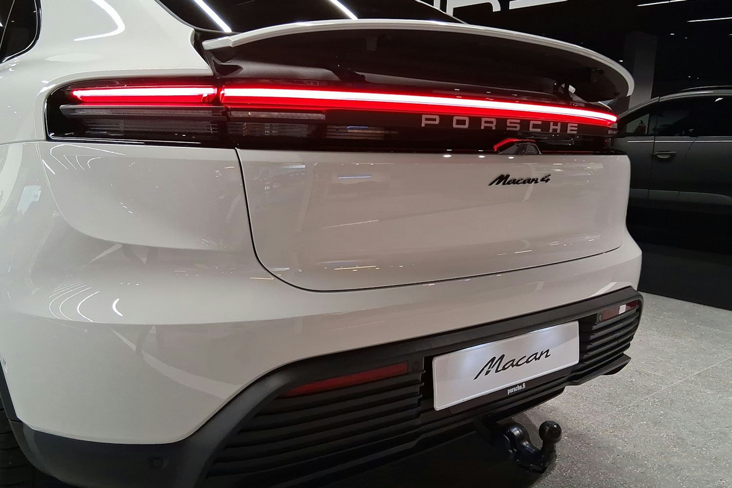 valkoinen Porsche Macan 2026 kuva 22.