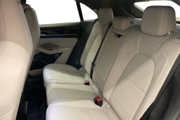 sininen Porsche Macan 2026 kuva 8.