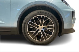 sininen Porsche Macan 2026 kuva 9.